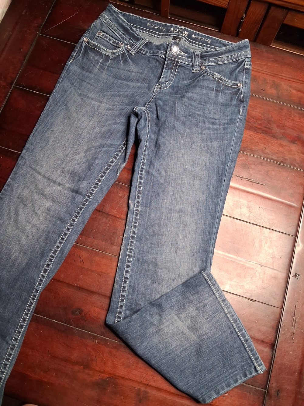 Apt. 9 Women's Straight Leg Jeans - Medium Blue Wash